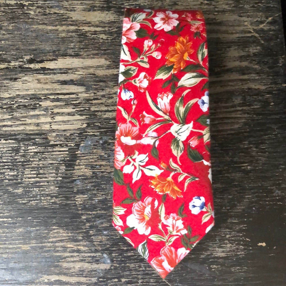 Men’s floral tie